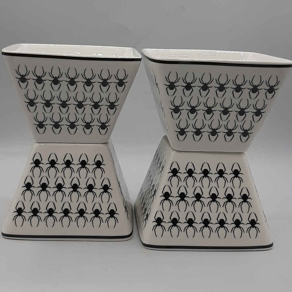 Ciroa Simple Serve Set Of 4 Square Bowls Black & White With Black Spiders Small
